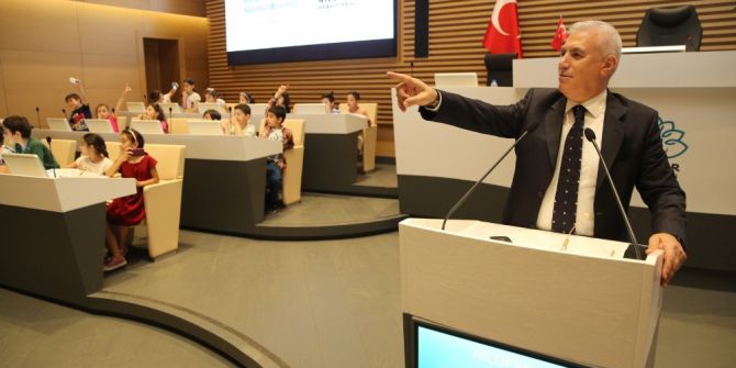 Bozbey’den Çocuklara ’Yerel Yönetimler’ Dersi