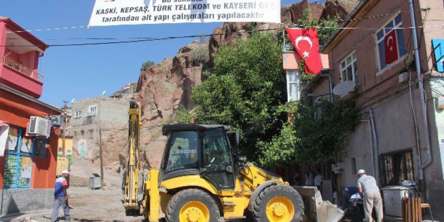 İncesu Belediyesi İlçede Doğalgazsız Mahalle Kalmaması İçin Çalışmalarını Sürdürüyor