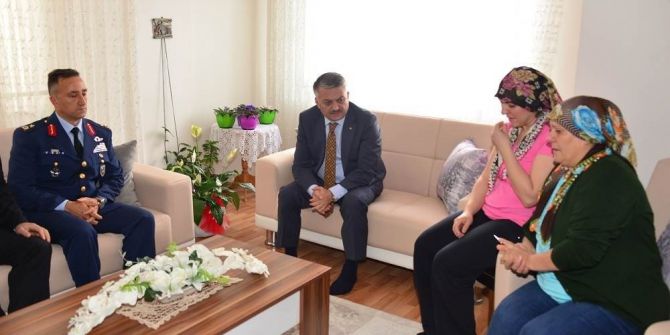 Vali Yazıcı’dan Şehit Ailesine Taziye Ziyareti