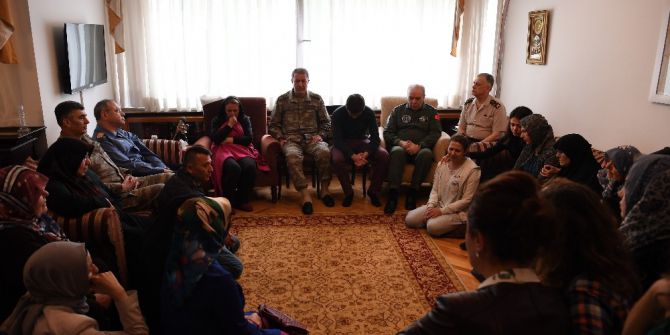 Genelkurmay Başkanı Akar’dan Şehit Tümgeneral Aydın’ın Ailesine Taziye Ziyareti
