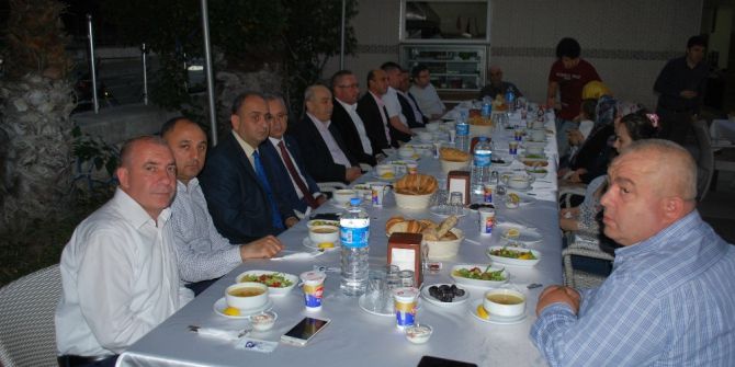 Protokol Üyeleri İftarını Şehit Yakınları İle Açtı