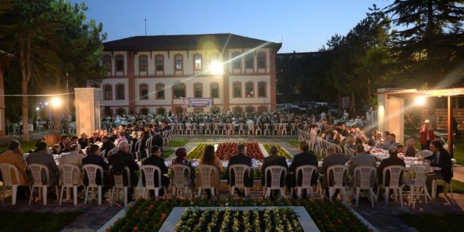 Bilecik Belediyesinden İl Protokolüne İftar Yemeği