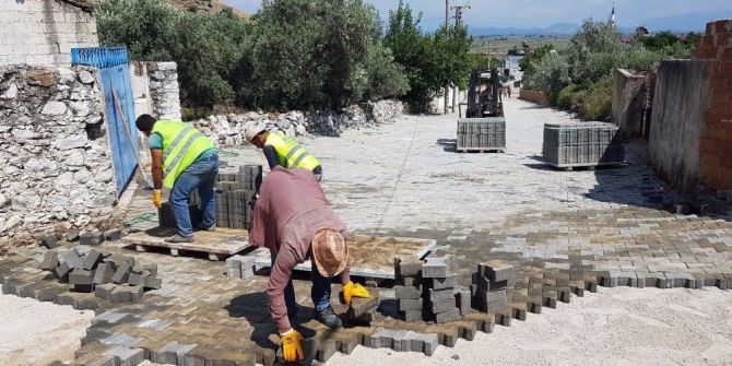 Büyükşehir Yol Çalışmalarına Atburgazı’nda Devam Ediyor