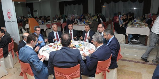 Vali Çelik, İlim Yayma Cemiyeti’nin İftar Programına Katıldı