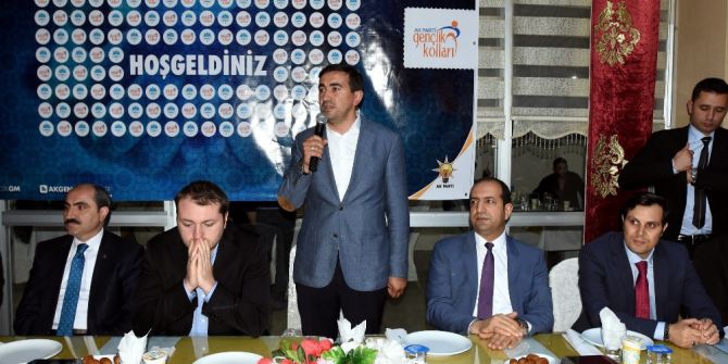 Ak Parti Gençlik Kollarından İftar Yemeği