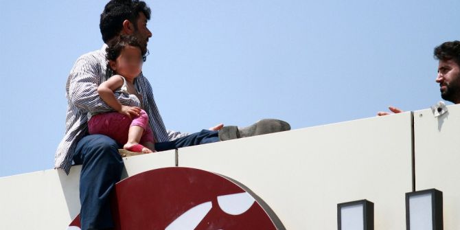 Küçük Kızıyla Birlikte İntihara Kalkıştı, Kızı Kucağında Uyuyakaldı