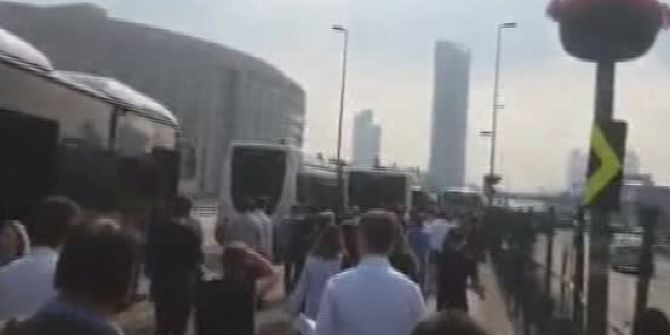 Metrobüs Arızalandı Vatandaş Yaya Kaldı