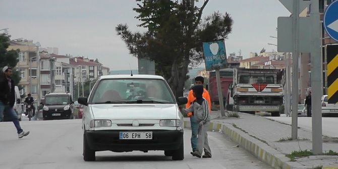 Kulu’da Suriyeli Çocuklar Tehlikeli Şekilde Dileniyor