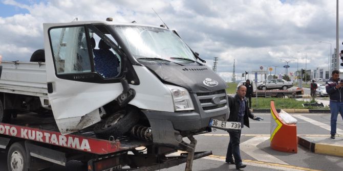 Kars’ta Trafik Kazası: 3 Yaralı