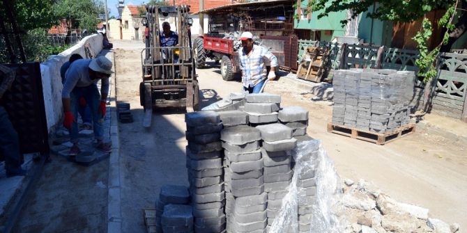 Güneş Ve Gümüş Mahallerinde Yollar Yenileniyor