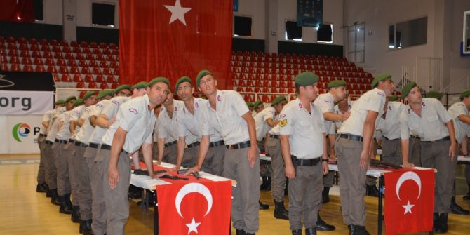 Aliağa’da Kısa Dönem Erlerin Yemin Töreninde Duygu Dolu Anlar