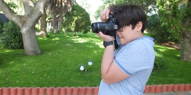 Burhaniye’de Küçük Enes Fotoğraf Sergisi Açtı