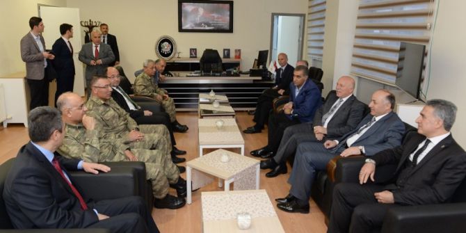 Vali Azizoğlu, Göçmenlerle İftarda Buluştu