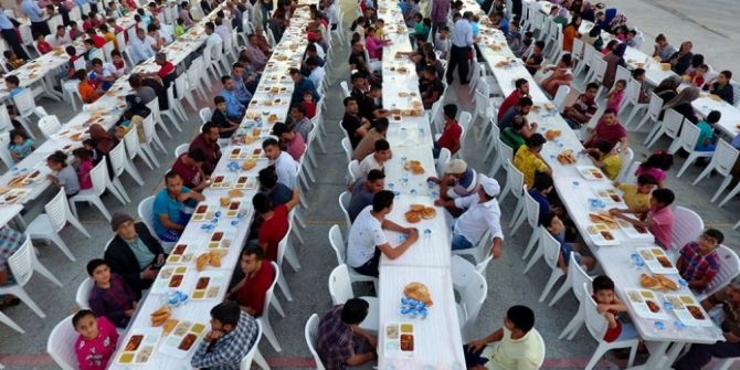 Sınırın Sıfır Noktasındaki İftar Sofrası Havadan Görüntülendi