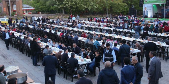 Belediyenin İftar Sofrasına Yoğun İlgi