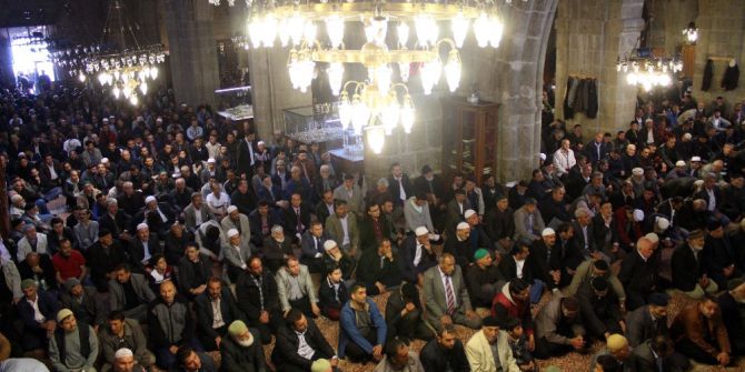 Ramazan’ın İlk Cuma Namazında Camiler Cemaatle Doldu Taştı