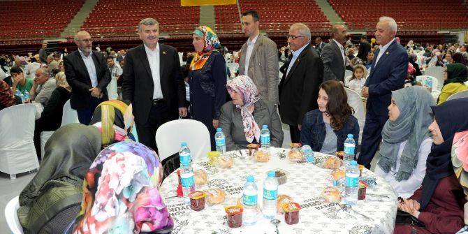 Başkan Akyürek, Muhtarlarla İftarda Buluştu