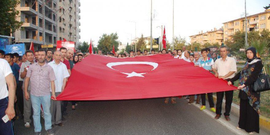 Adıyaman’da, Demokrasi Yürüyüşü Yapıldı