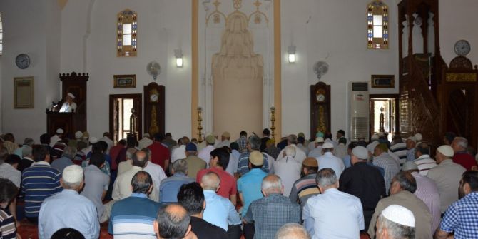 Ramazan’ın İlk Cuma Namazında Camiler Doldu Taştı