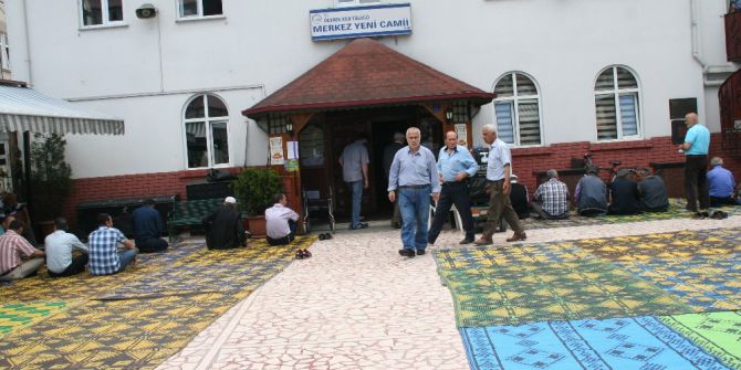 Ramazan Ayının İlk Cumasında Camiler Dolup Taştı