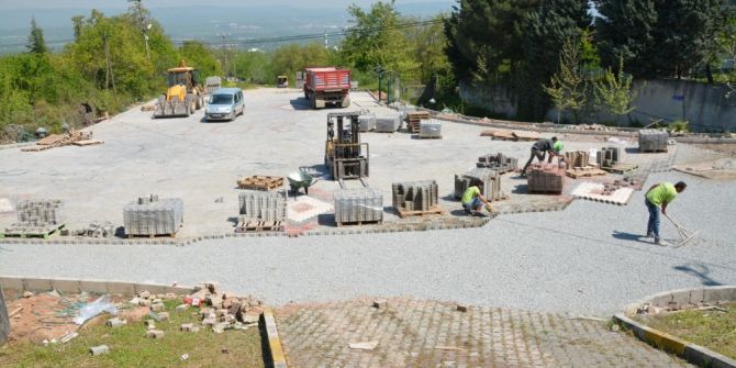 Kartepe’nin Köy Yollarında Parke Çalışması Yapıldı