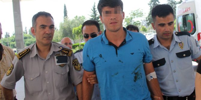 Devamsızlığını Silmeyen Müdür Yardımcısını Bıçakladı