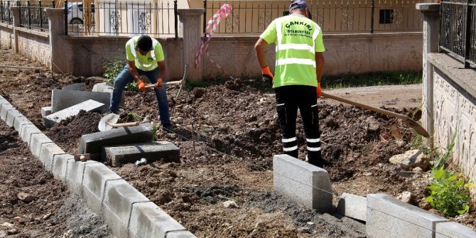 Feslikan Bölgesinde Kaldırım Ve Asfalt Çalışmaları