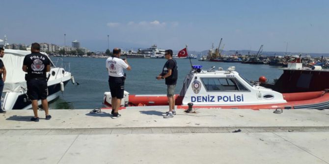 İzmir’deki Sahilde Erkek Cesedi Bulundu