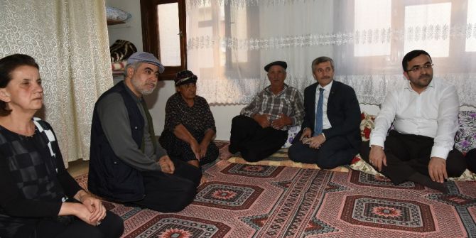 Başkan Tahmazoğlu, Aileleri Ziyaret Etti