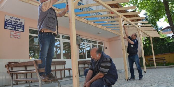 Köseköy Hacı Halim Camii’nde Sundurma Çalışması Yapıldı