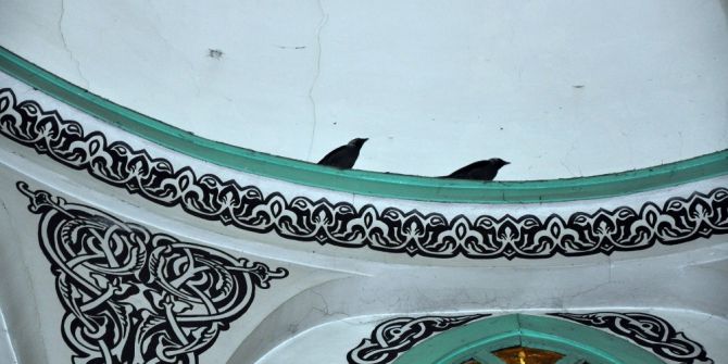 Camiye Giren Yavru Kargaları İtfaiye Ekipleri Çıkardı