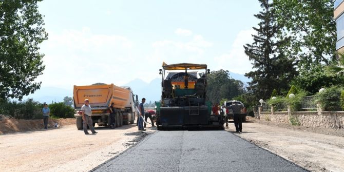 Konyaaltı Belediyesi’nden Göksu Çayı Yoluna Asfalt