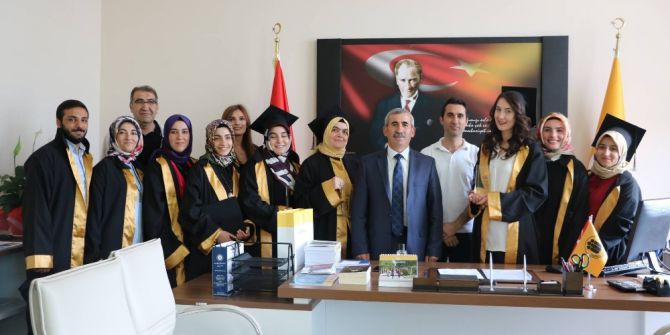 İletişim Fakültesinde Mezuniyet Coşkusu