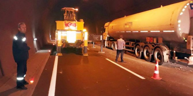 Lpg Gaz Yüklü Tanker Tünel İçinde Kaza Yaptı, Vatandaşlar Korku Dolu Anlar Yaşadı