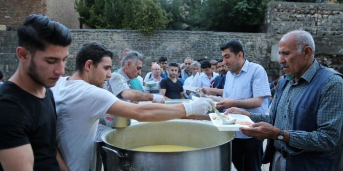 Kaymakam Adanur İftarını Vatandaşlarla Açtı