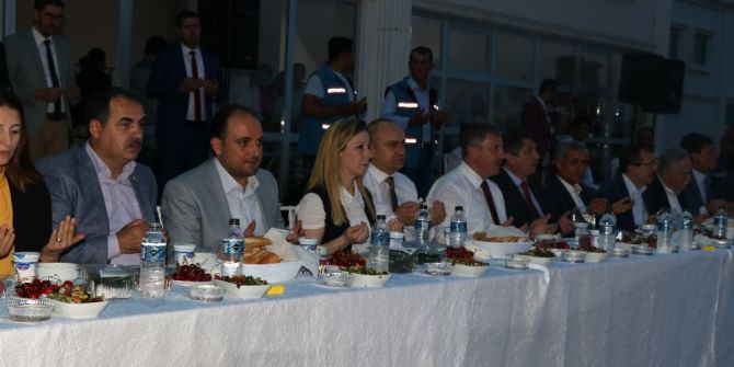 Ak Parti İftar Softasında Buluştu