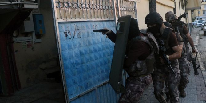 Adana’da 500 Polisle Aranan Şahıslara Operasyon: 15 Kişi Yakalandı