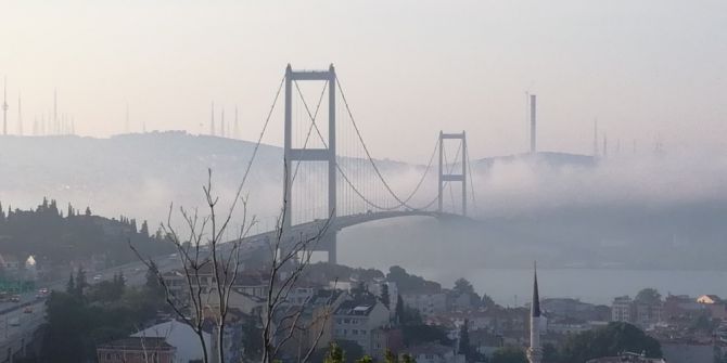 İstanbul Boğazı’nda Sis Etkili Oldu