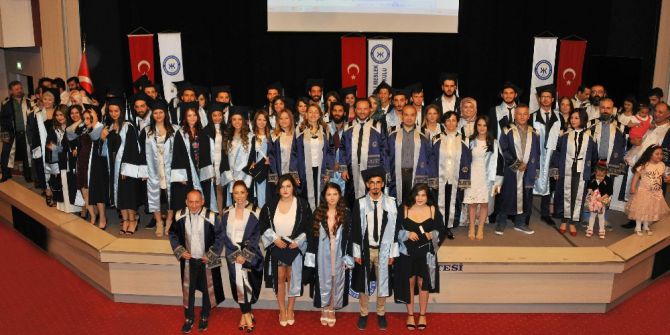 Koçarlı Myo Öğrencilerinin Mezuniyet Coşkusu