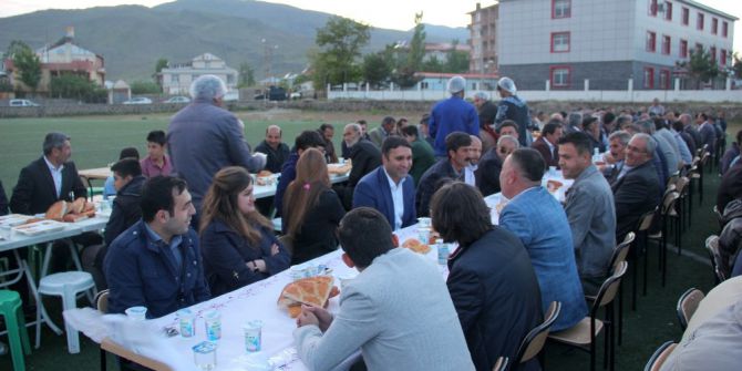 Muradiye’de Belediyesinden İftar Yemeği