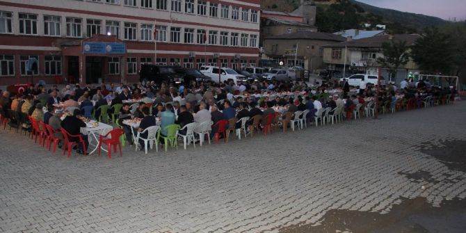 Şemdinli Belediyesinden İftar Yemeği