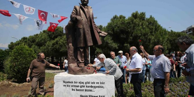 Karşıyaka, Nazım Hikmet’i Andı