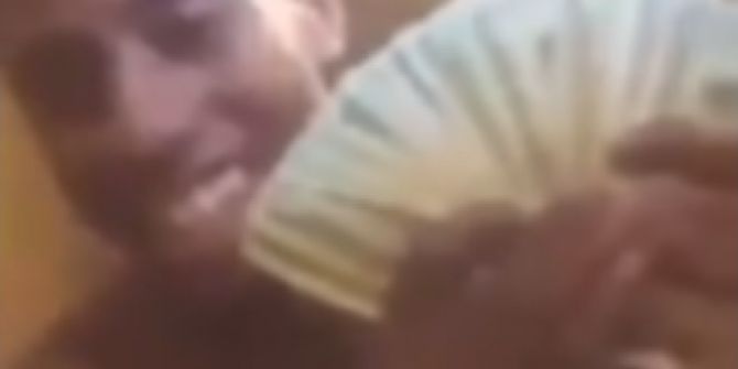 Uyuşturucudan Kazandığı Paraları Sayarken Baskın Yedi