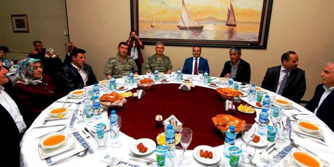 Erciş’te Şehit Aileleri Ve Gaziler Onuruna İftar Yemeği