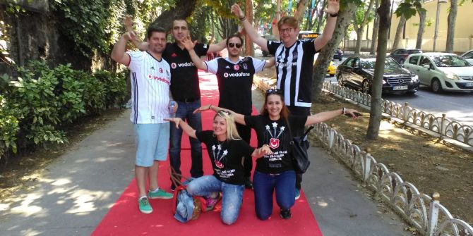 Beşiktaş Taraftarlarına Kırmızı Halı Sürprizi