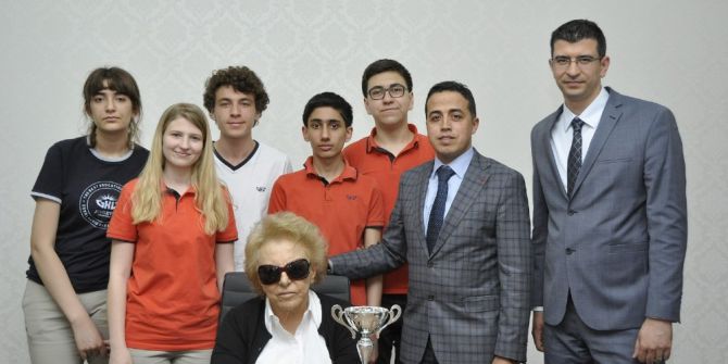 Gkv’li Türkiye Şampiyonları Nüket Ersoy’la Buluştu