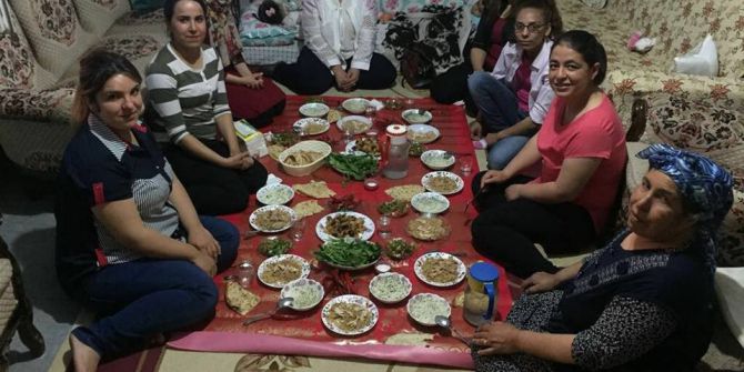 Ak Parti Kadın Kolları Günde İftar Programlar Düzenleniyor