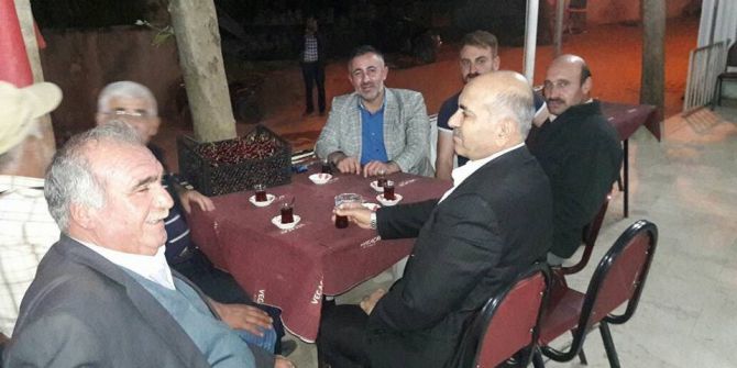 Ak Parti Mensupları Her Akşam Farklı Bir Köyde İftar Yapıyor
