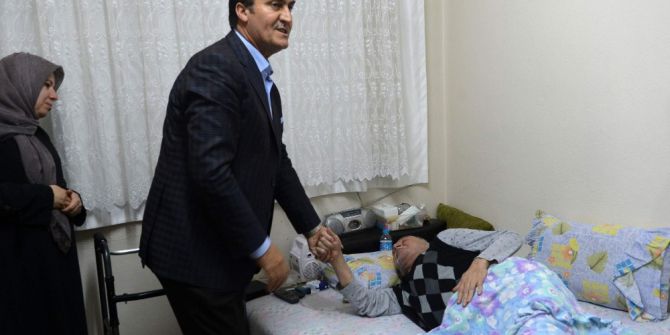 Başkan Dündar, Çalmadık Kapı Bırakmıyor