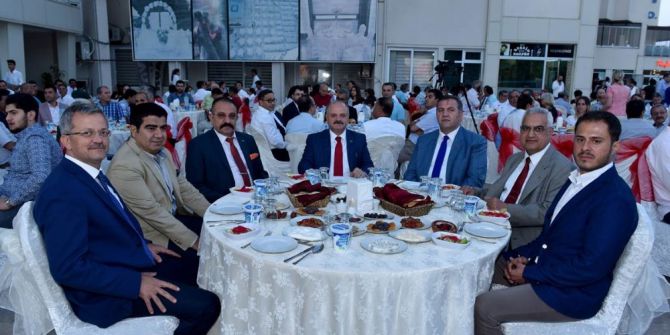 Vali Çakacak, İftarda Okul Hamileri İle Bir Araya Geldi